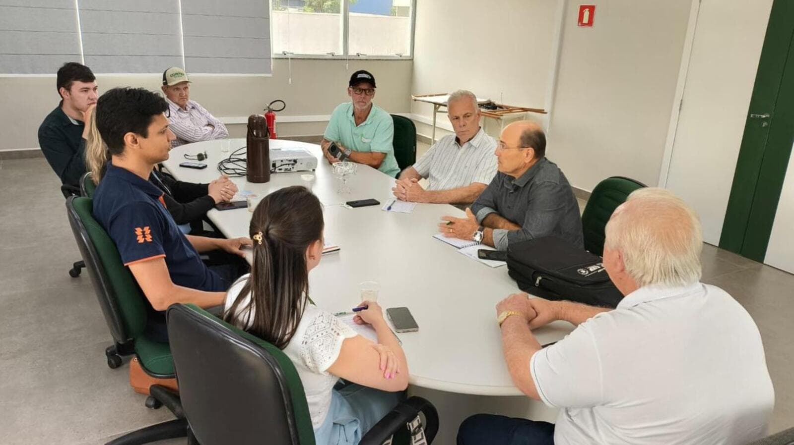 Reunião debate soluções para quedas de energia em propriedades rurais