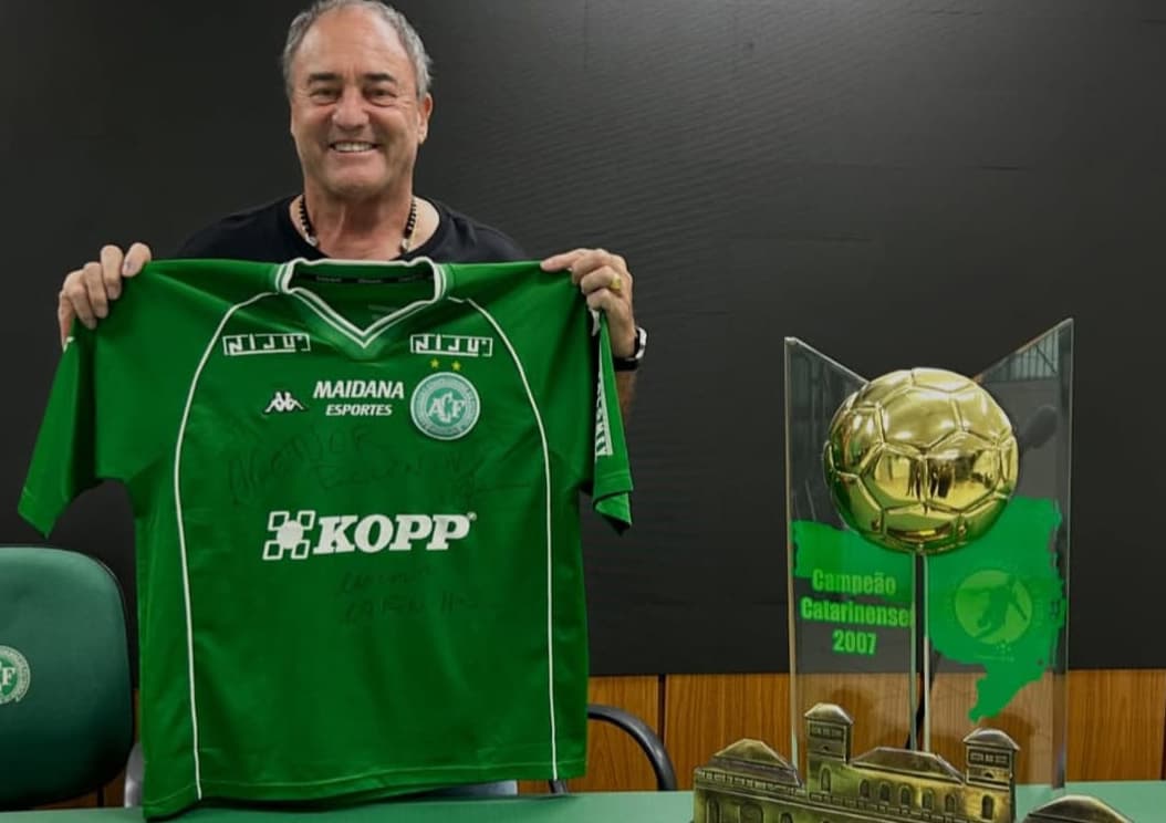 Agenor Piccinin recebe homenagem na Arena Condá: “um dos maiores da história da Chapecoense”