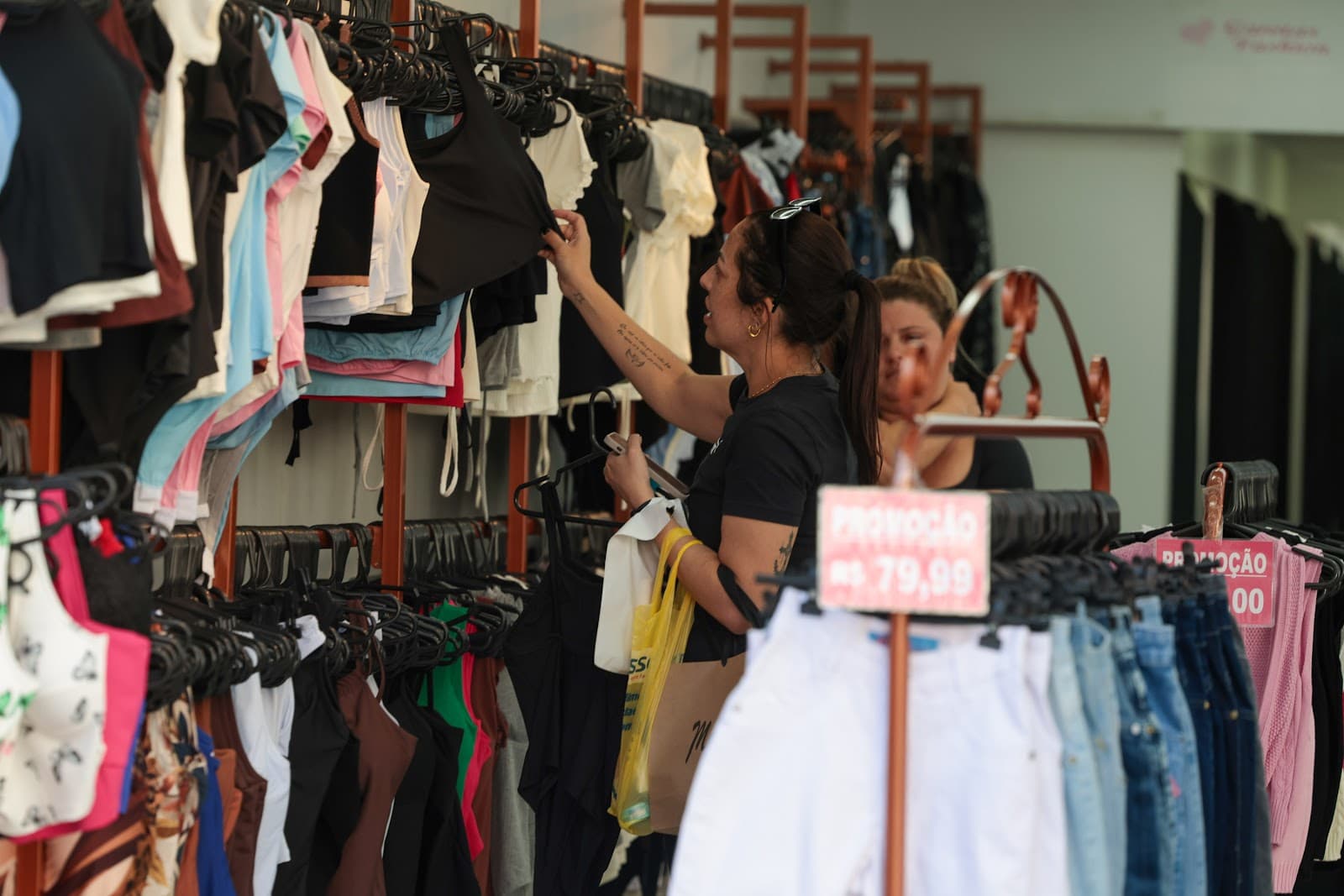 Campanhas promocionais da ACIT impulsionam vendas e atraem novos clientes no comércio local