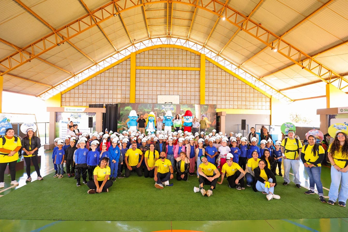 Toledo recebe Caravana Sicredi & Smurfs em dia de aprendizado e cooperação