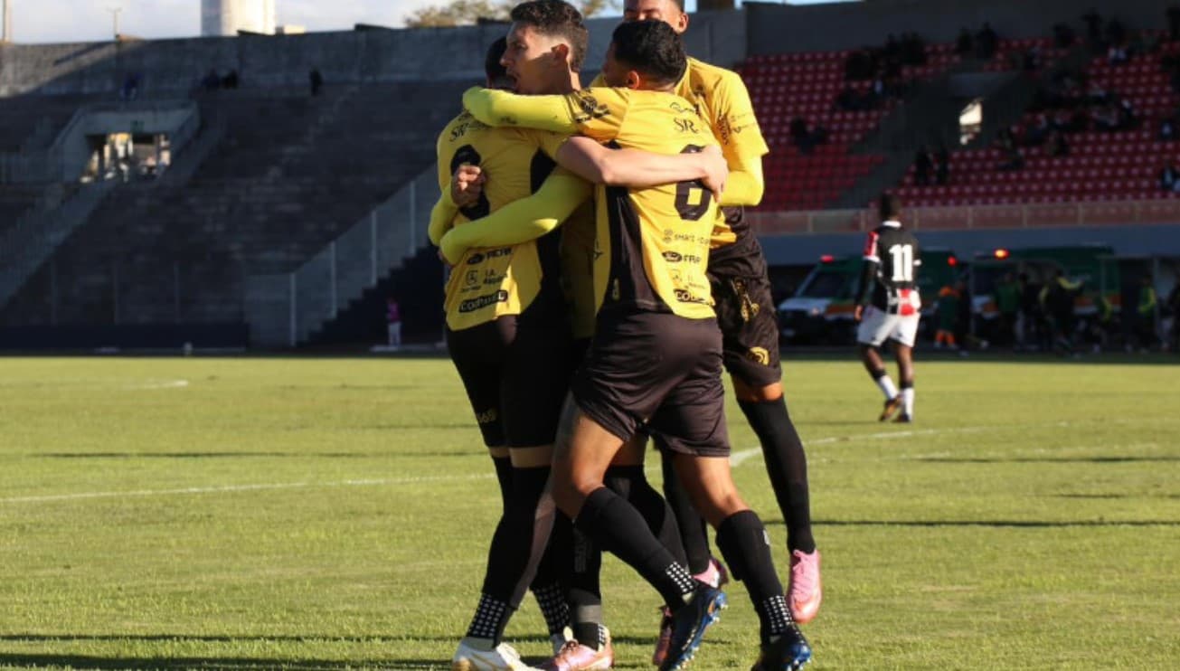 Cascavel vence o Joinville e divide a ponta do grupo na Série D