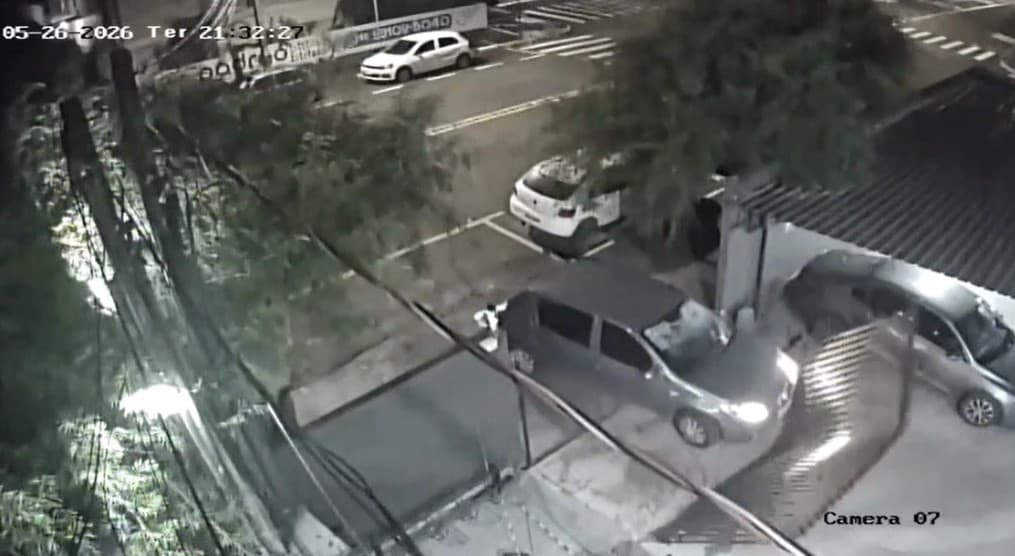 Fúria em Toledo: agressor da própria mãe derruba portão e invade delegacia