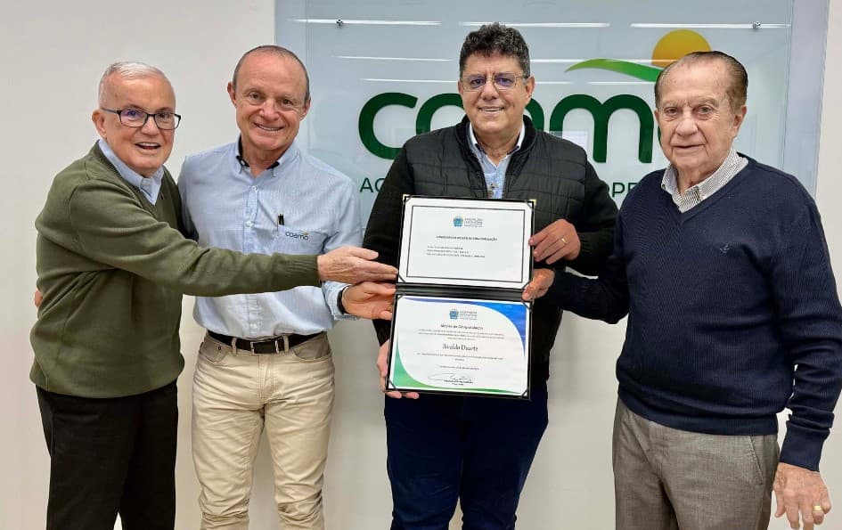 Assessor de Comunicação da Coamo recebe moções das Assembleias Legislativas do PR e MS