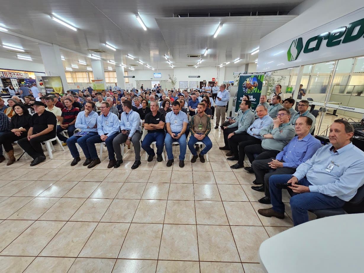 Presidente da Coamo manifesta preocupação com descapitalização do produtor e excedente global de grãos