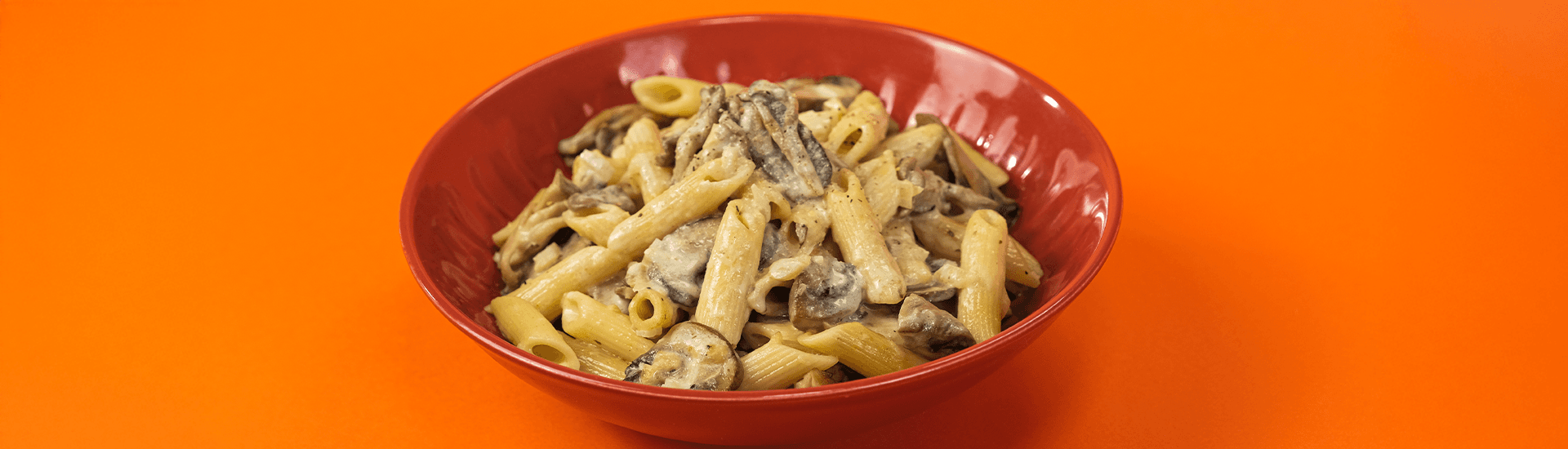 Macarrão ao Molho de Cogumelos traz cremosidade e sofisticação em preparo rápido