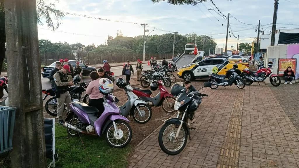 Blitz no perímetro urbano da PR-317 flagra 17 motoristas com CNH irregular em Toledo