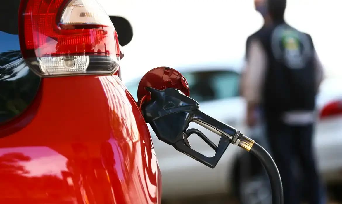 Mais etanol na gasolina: governo vai propor alteração na mistura para 32%