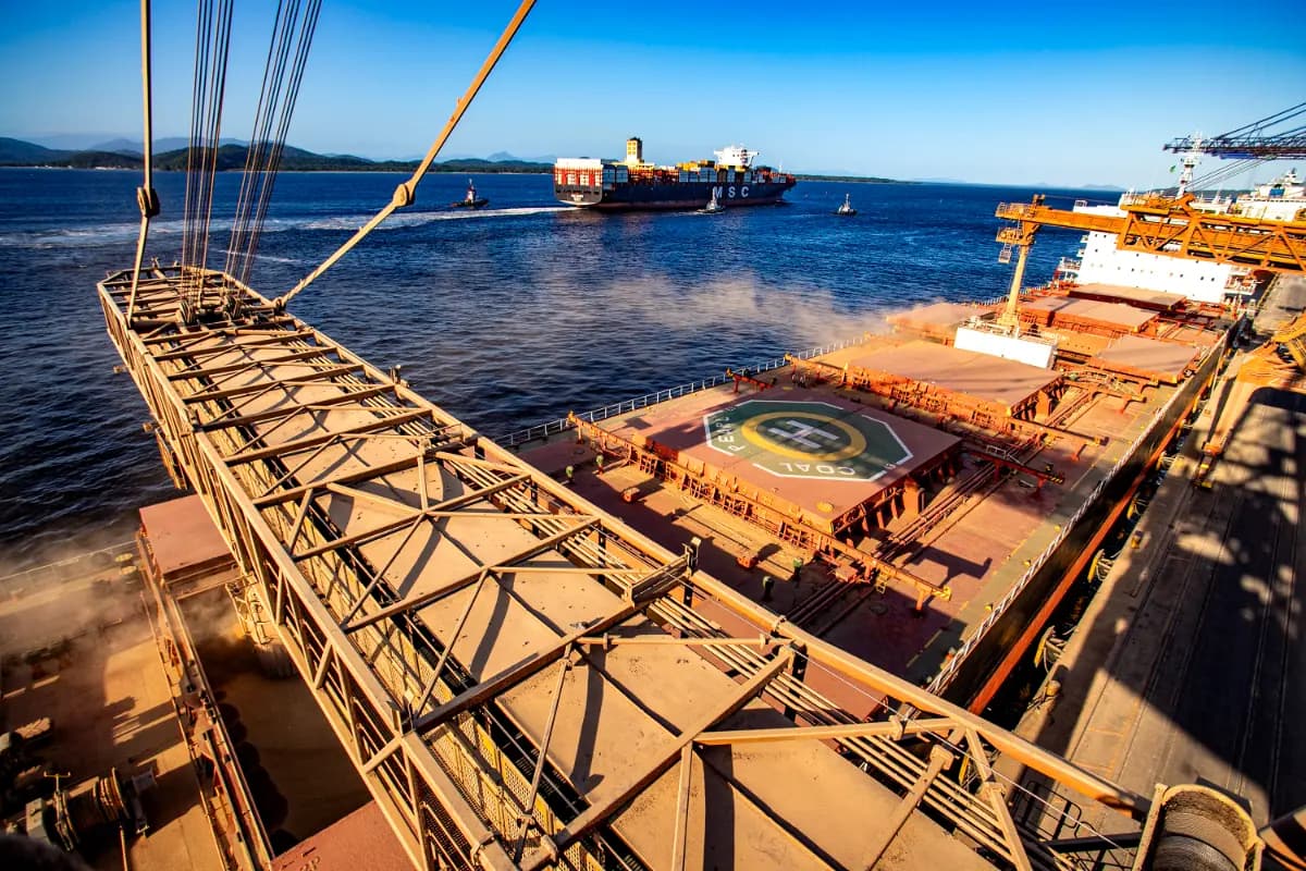Agronegócio e máquinas em alta: exportações do Paraná crescem 3,7% em 2026